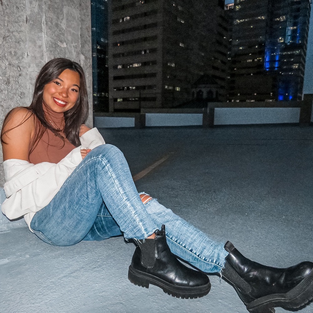 Meet your Posher, Elissa